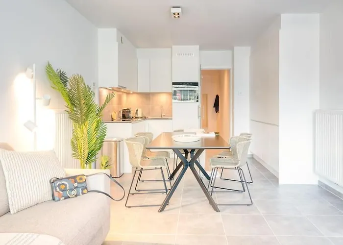 5-guest Retreat Steps From *