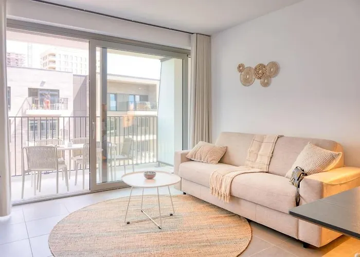 5-guest Retreat Steps From