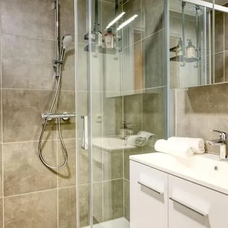 Apartment 5-guest Retreat Steps From