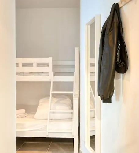 5-guest Retreat Steps From Ostend